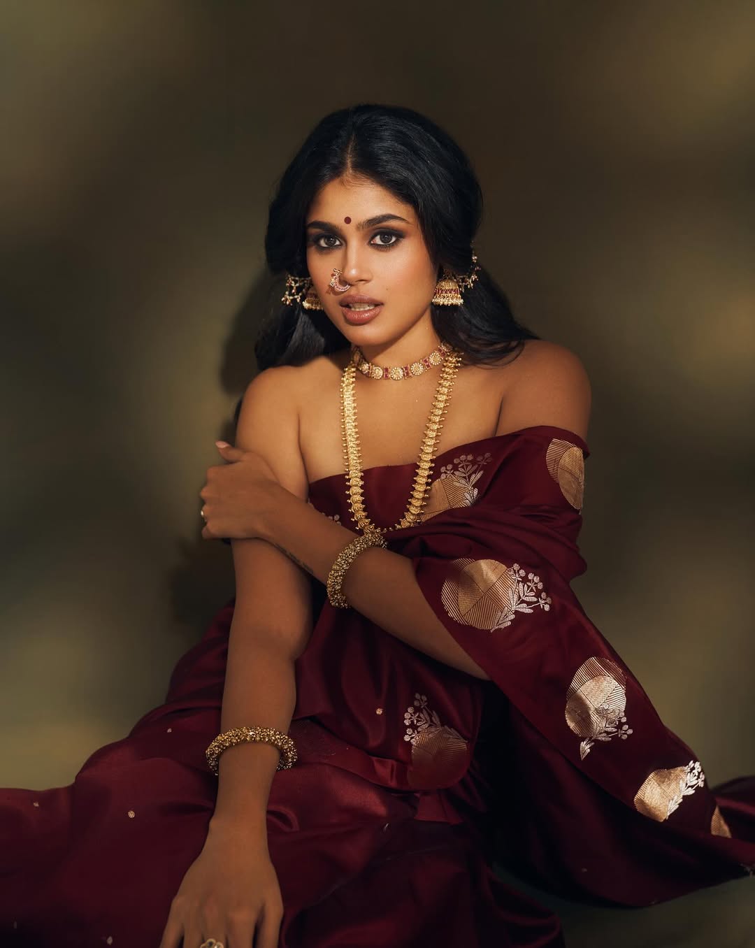 Faria Abdullah Mesmerizes in Traditional Glam