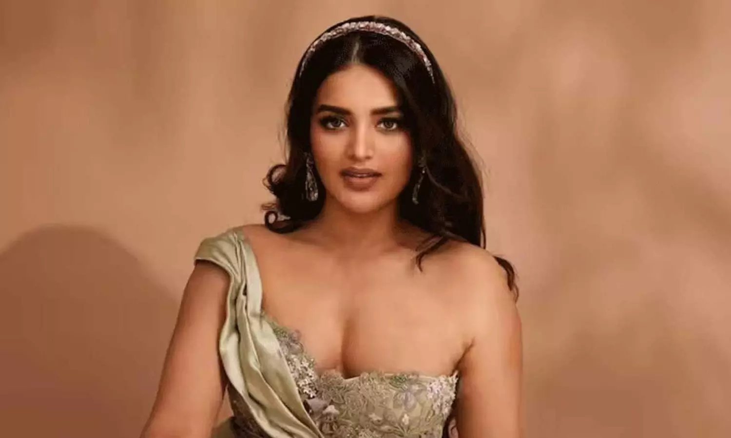 ఇస్మార్ట్ బ్యూటీ బ్యాడ్ లక్ అంటే ఇదే..! ఇస్మార్ట్ బ్యూటీ బ్యాడ్ లక్ అంటే ఇదే..!