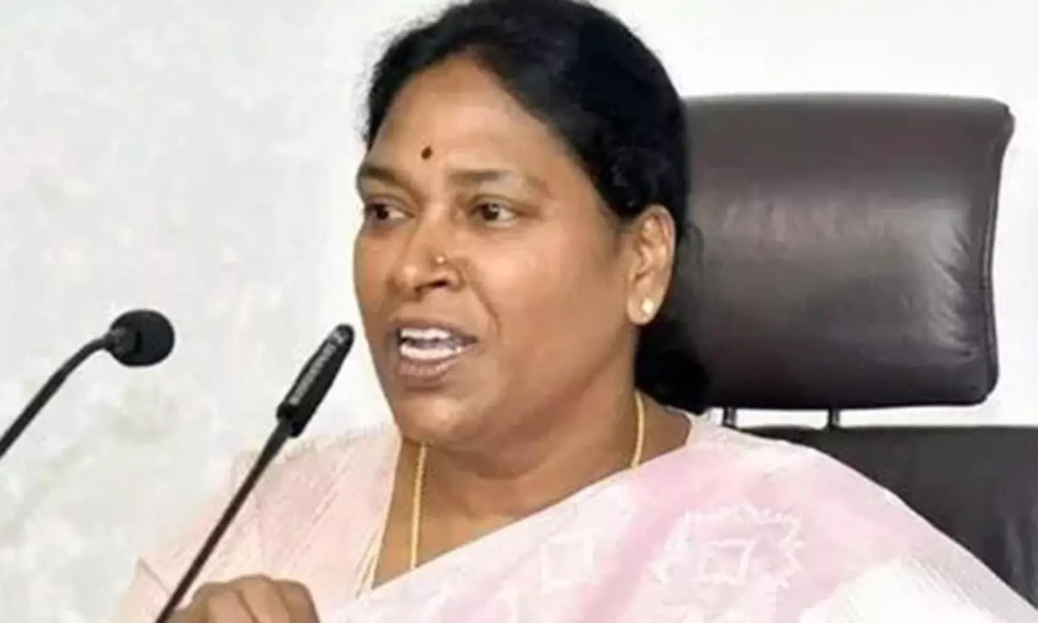 ఆరేళ్ళలో మూడవ కండువా...బీజేపీనే ఎందుకంటే ? ఆరేళ్ళలో మూడవ కండువా...బీజేపీనే ఎందుకంటే ?