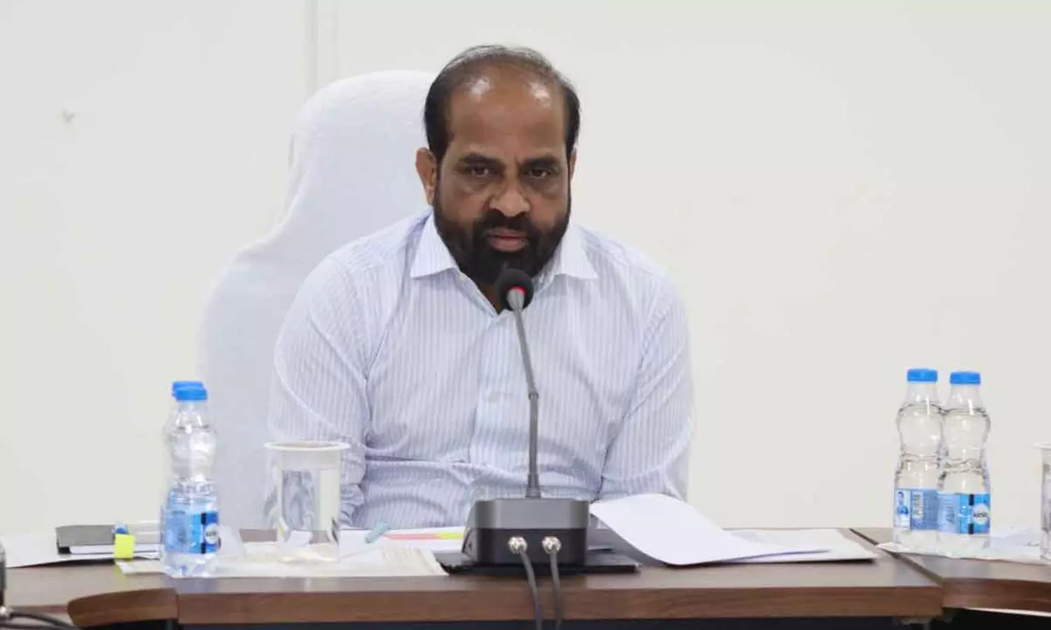 ఏపీ మంత్రికి సెగ: ఆయనెవరో తెలియదంటున్న ప్రజలు.. ! ఏపీ మంత్రికి సెగ: ఆయనెవరో తెలియదంటున్న ప్రజలు.. !