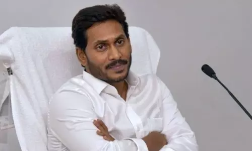 గ్యాప్ ని జగన్ తెంచేస్తున్నారా...సెంచరీ దాటిన లిస్ట్ !