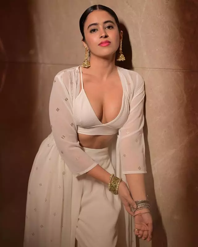 Serene Beauty Unveiled: Shobhita Ranas Timeless Allure