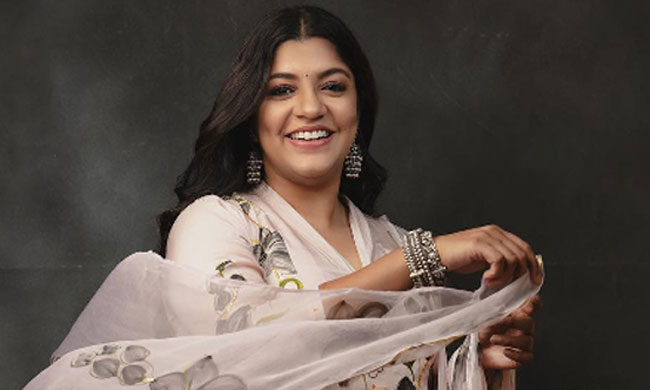 ఇప్పుడా కామెంట్ల‌ను లైట్ తీసుకోంటున్న న‌టి! | Actress Aparna Balamurali ...