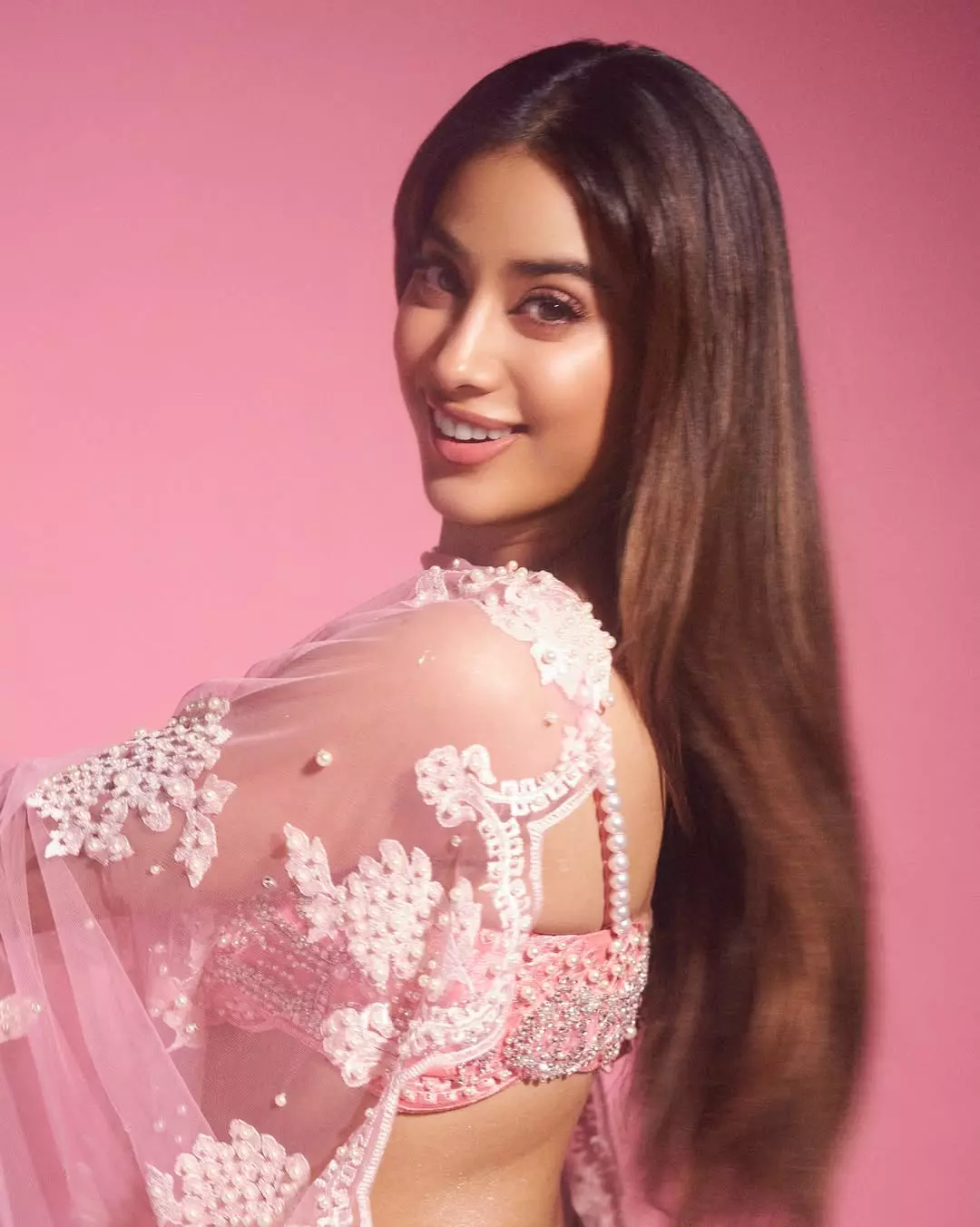 Janhvi Kapoors Latest Saree Looks Break the Internet