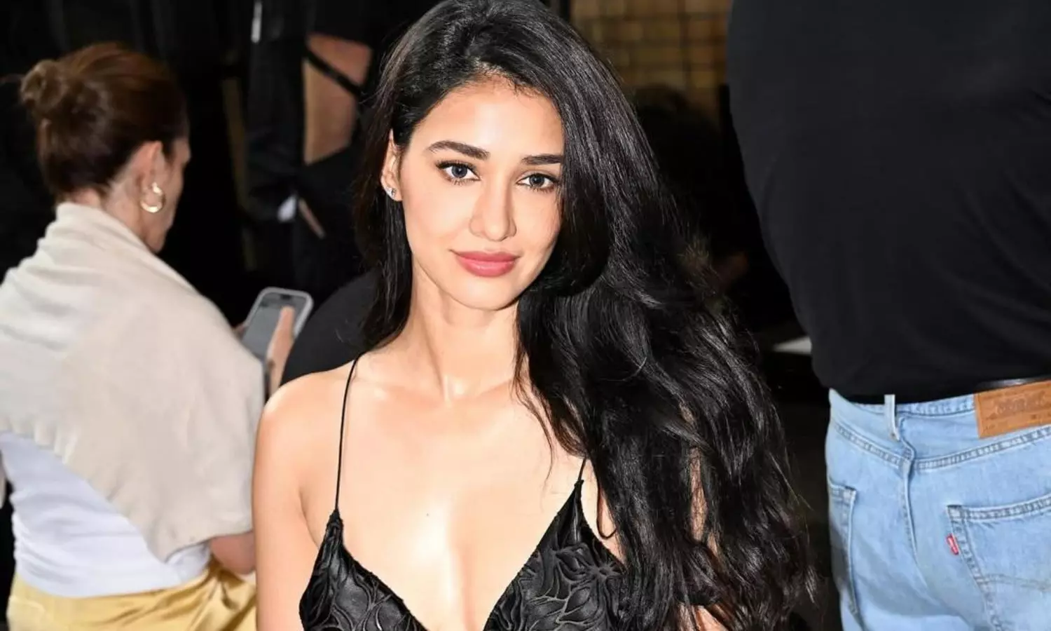 ఎద అందాలతో చెమటలు పట్టిస్తున్న అనన్య పాండే.. హీటెక్కిపోతున్న కుర్రాళ్లు!