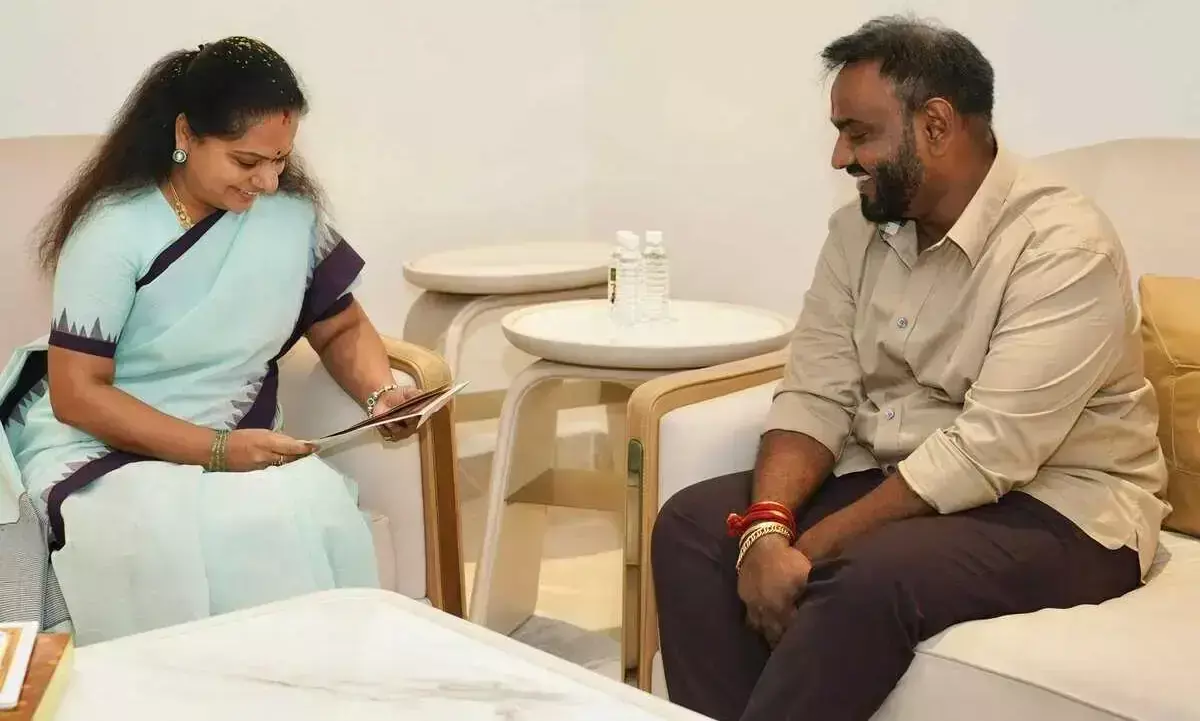 ఆ ఫొటో.. క‌విత‌కు హైప్.. బీఆర్ఎస్ కు బీపీ.. విష్ణుకు ప్ల‌స్.