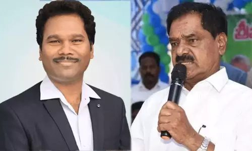 స్వామి వ‌ర్సెస్ థామ‌స్‌.. రోడ్డున ప‌డ్డారే.. !