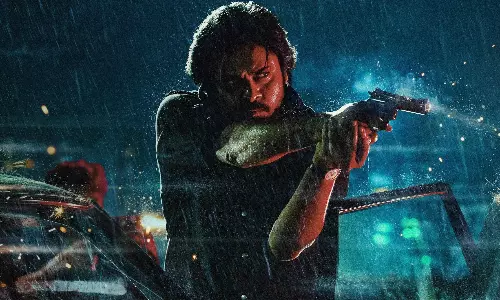 మెగా ఫ్యాన్స్ కు షాక్.. ఓజీకి నో ప్రీమియర్స్ కానీ...