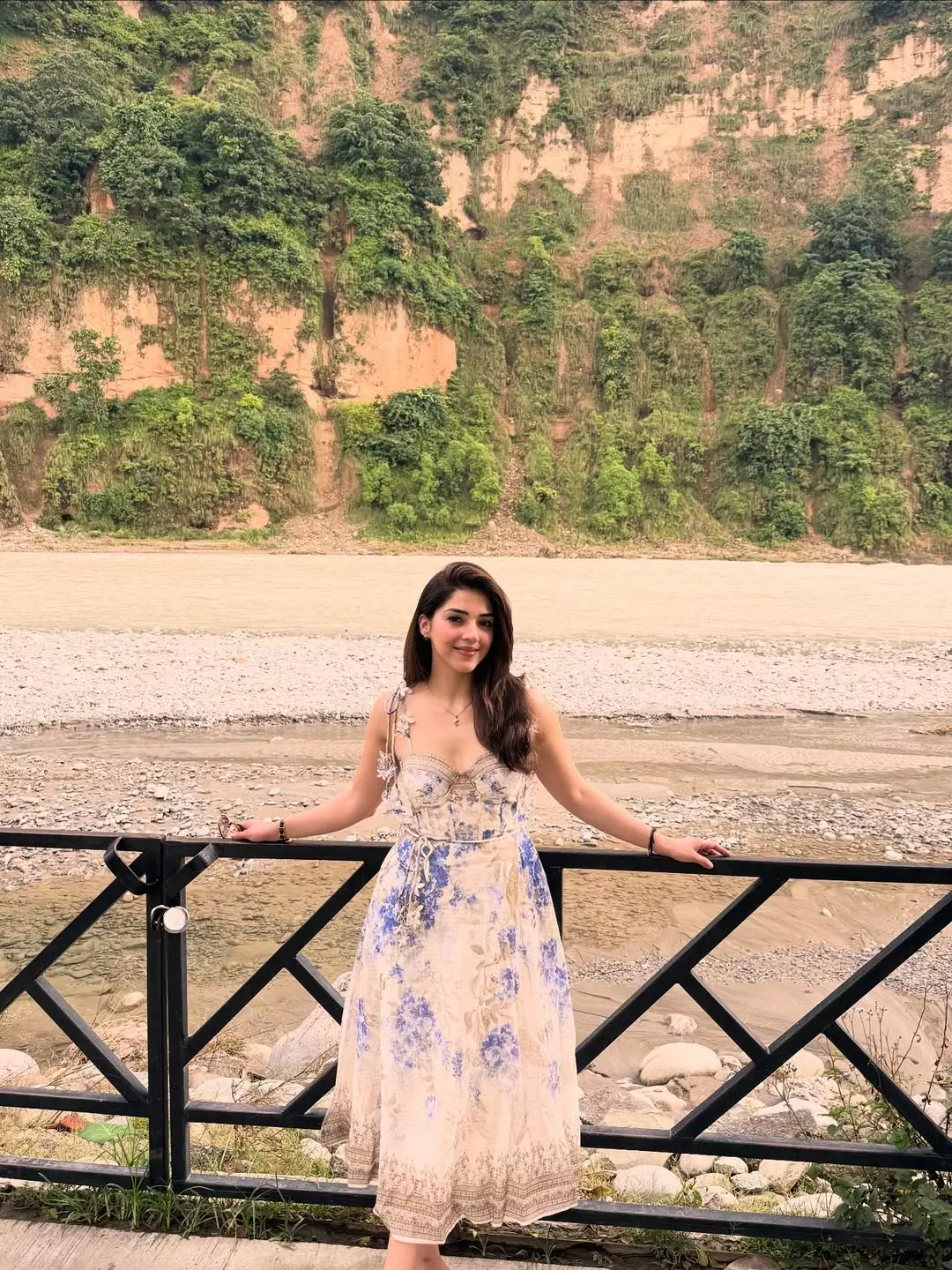 Mehreen Pirzada’s Look is a Complete Fashion Game Changer Mehreen Pirzada’s Look is a Complete Fashion Game Changer