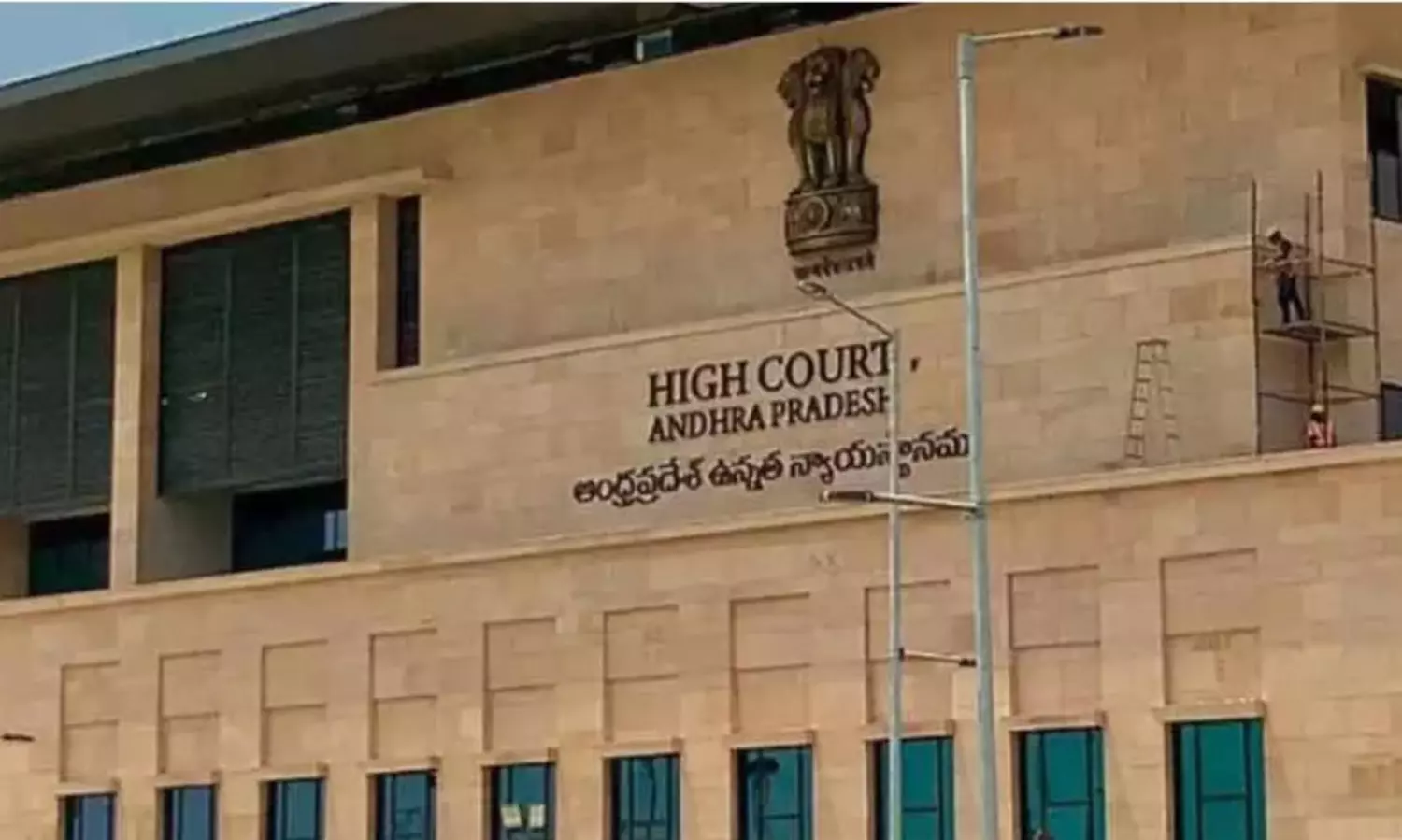 ఏపీ మండలి ఛైర్మన్ ను రూ.10వేలు చెల్లించాలని హైకోర్టు ఎందుకు చెప్పింది? ఏపీ మండలి ఛైర్మన్ ను రూ.10వేలు చెల్లించాలని హైకోర్టు ఎందుకు చెప్పింది?