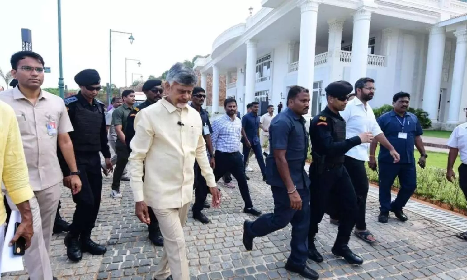 జగన్ కంటే విశాఖ మీద ప్రేమ ఆయనకేనా ?