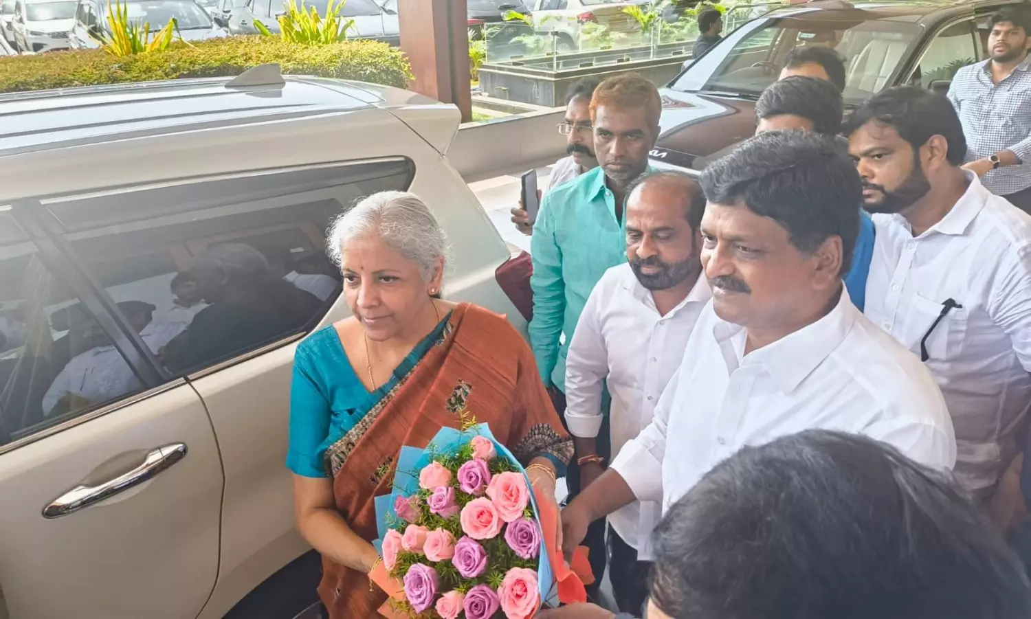 టిపికల్ ఇండియన్ మదర్.. నిర్మలమ్మపై ఆర్థిక మంత్రి కేశవ్ వ్యాఖ్యలు