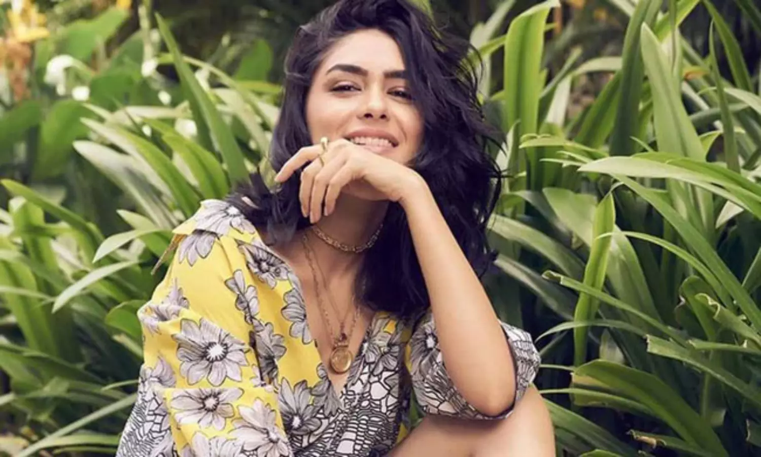 త‌క్కువ ఖ‌ర్చుతోనే అదిరిపోయే లుక్స్... మృణాల్ ప్లాన్ అద‌ర‌హో!