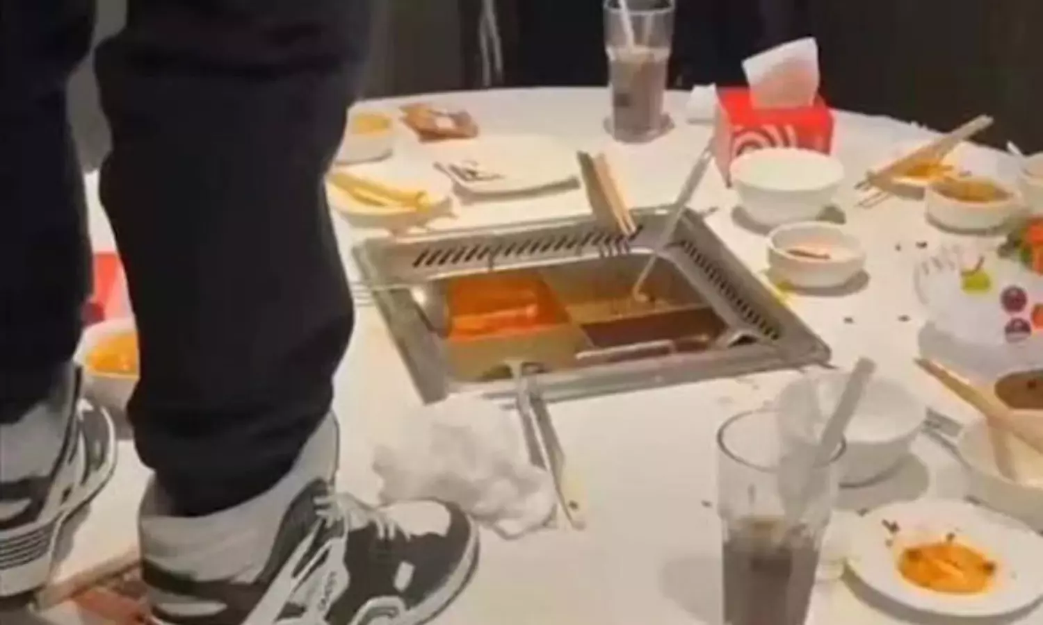 పిల్లలు చేసిన పనికి.. తల్లిదండ్రులకు రూ.2 కోట్ల జరిమానా పిల్లలు చేసిన పనికి.. తల్లిదండ్రులకు రూ.2 కోట్ల జరిమానా