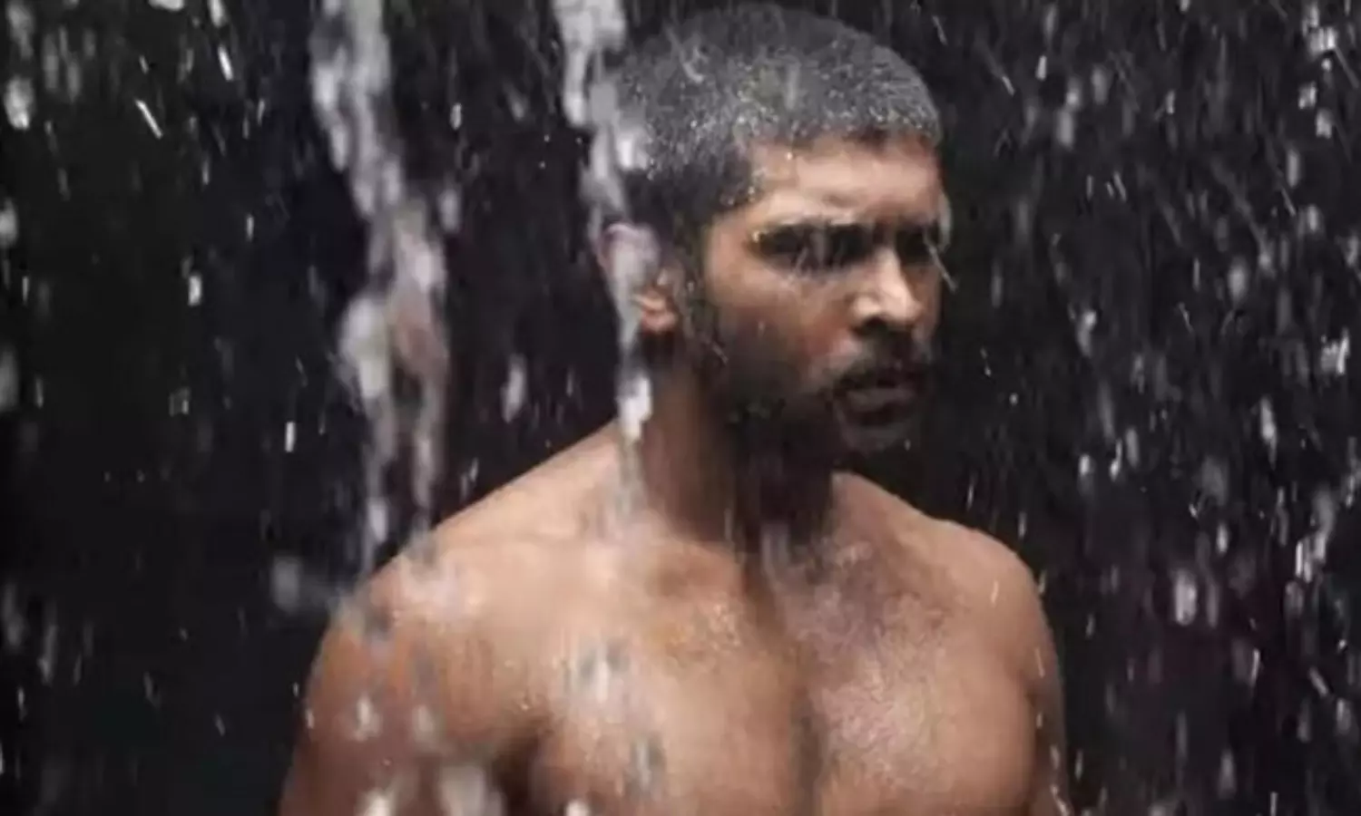 తండ్రి బాట‌లో ధృవ్ విక్ర‌మ్?