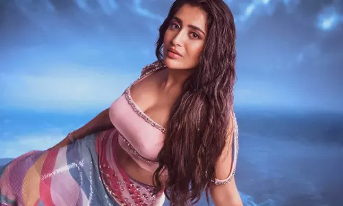 Raashi Singh’s Glam Style Makes You Stop and Stare