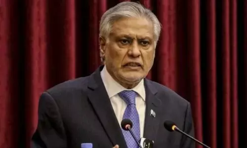 సింధూర్ వేళ భారత్ తీరు చెప్పి ట్రంప్ గాలి తీసిన పాక్ మంత్రి