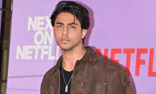 ఆర్యన్ ఖాన్ కెమెరా ముందు అందుకే నవ్వడా?