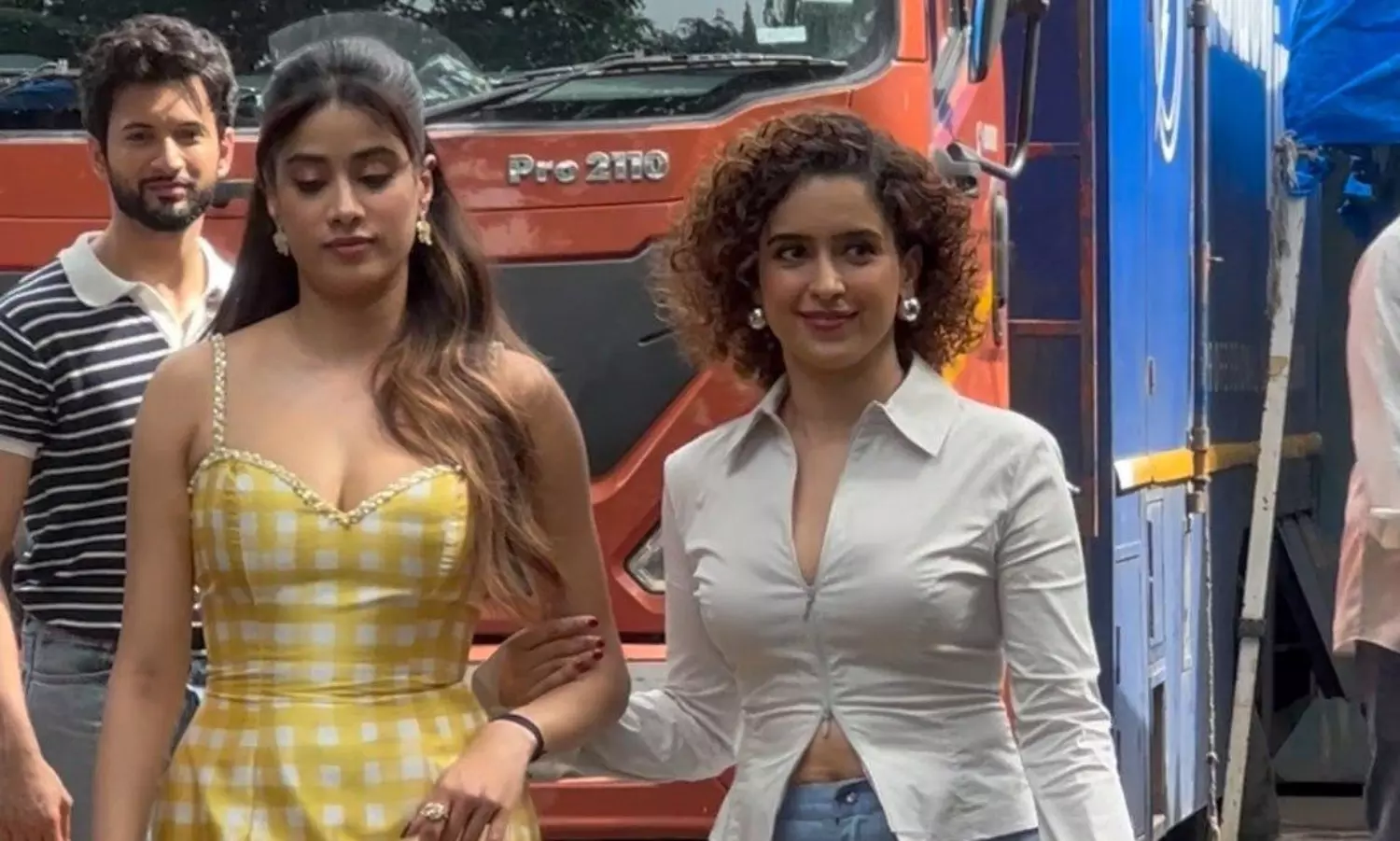 సహనటి విషయంలో అభద్రత.. ఇదంతా పీఆర్ స్టంట్! సహనటి విషయంలో అభద్రత.. ఇదంతా పీఆర్ స్టంట్!