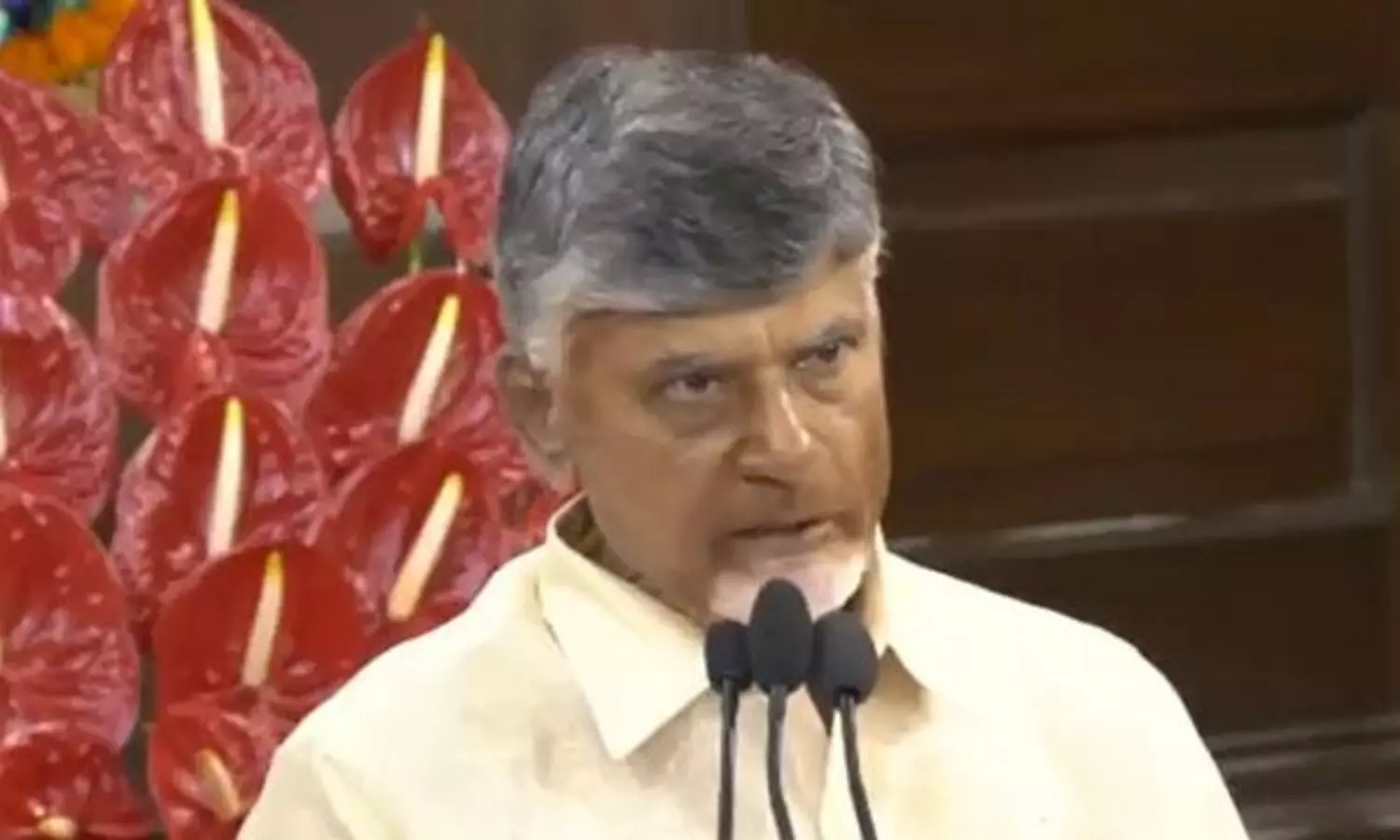 టార్గెట్ టీటీడీ: నాడు జగన్.. నేడు బాబు.. తప్పించుకోలేక! టార్గెట్ టీటీడీ: నాడు జగన్.. నేడు బాబు.. తప్పించుకోలేక!