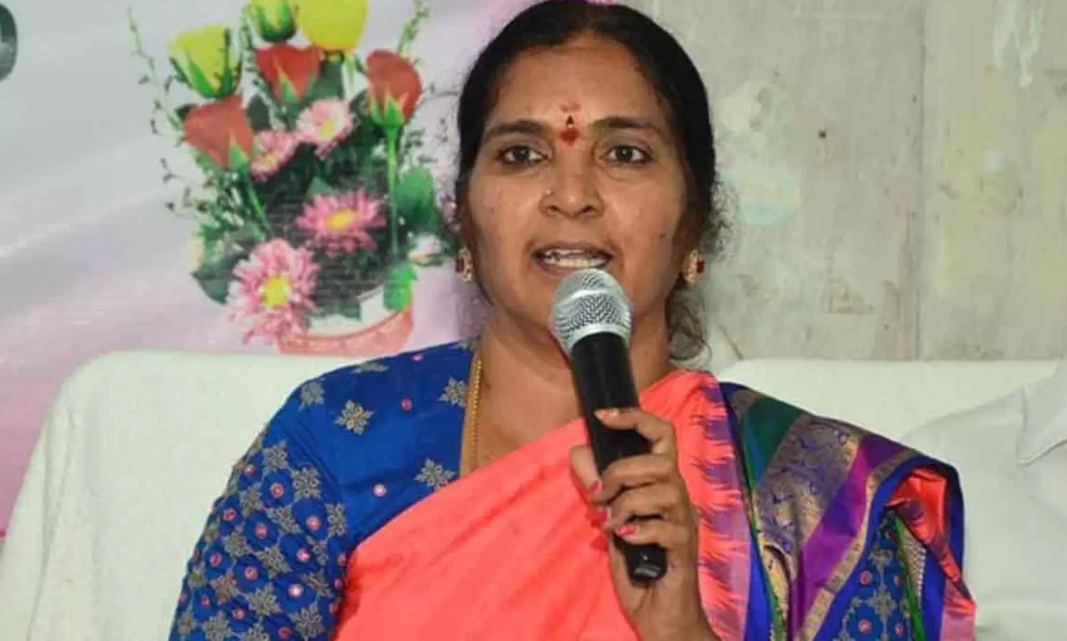 ఆమె చుట్టే ‘బీఆర్ఎస్ బతుకమ్మ’.. ఈ సారి కవిత ప్లేస్ ను భర్తీ చేసేది ఆమె.. ఆమె చుట్టే ‘బీఆర్ఎస్ బతుకమ్మ’.. ఈ సారి కవిత ప్లేస్ ను భర్తీ చేసేది ఆమె..