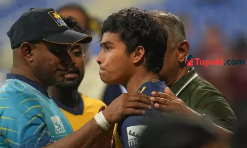 గ్రౌండ్ లో క్రికెట‌ర్..గుండెపోటుతో తండ్రి..5 సిక్సులను మించిన బాధ‌