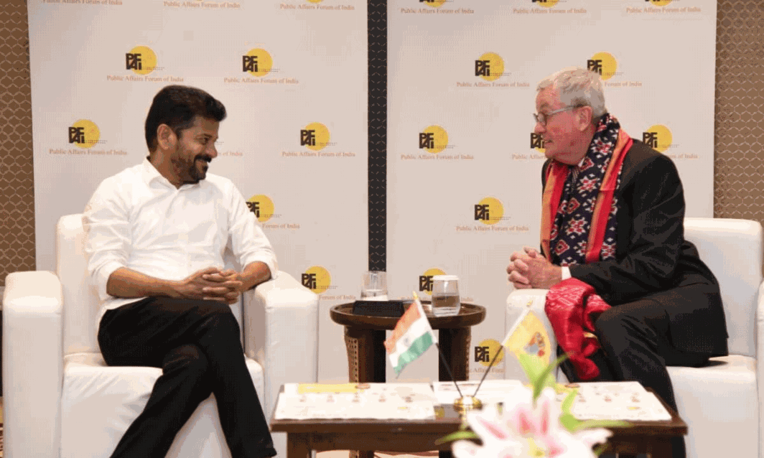 అమెరికా వదిలి ఇండియాకొస్తాయి.. రేవంత్ రెడ్డి  హెచ్చరిక