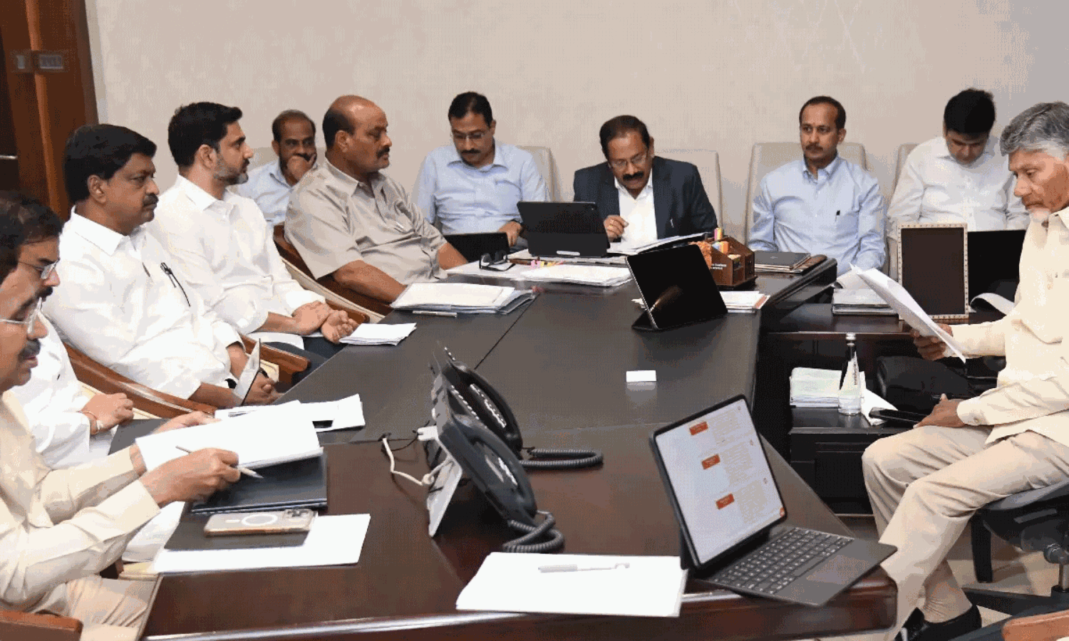 మ‌రోసారి వైఎస్‌ పేరు తీసేశారు.. ఏం జ‌రిగింది?