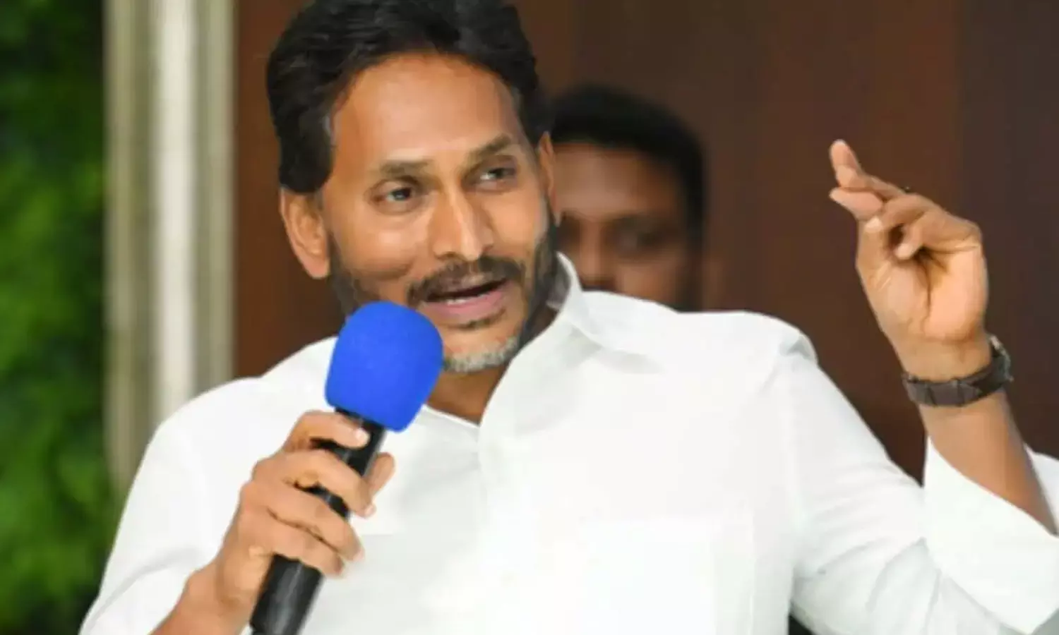 రాజకీయ బాంబు పేల్చనున్న జగన్ ?