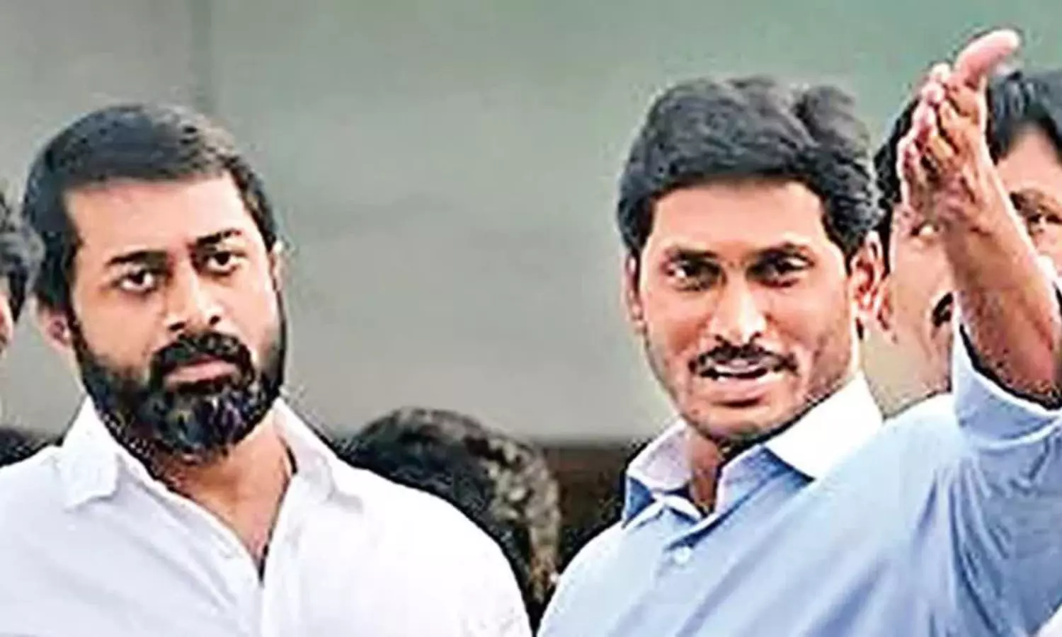 లిక్కర్ స్కాంలో జగన్ సోదరుడు..? రెండు రోజులుగా సిట్ సోదాలు