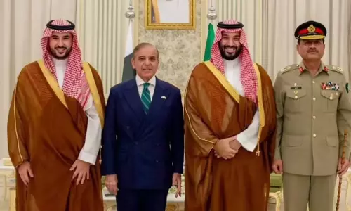 పాక్-సౌదీ ర‌క్ష‌ణ ఒప్పందం..! సైన్యాన్ని అమ్మేసిందా...? క‌థ పెద్ద‌దే