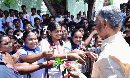 చీపురు ప‌ట్టిన చంద్ర‌న్న‌.. మ‌రి త‌మ్ముళ్ల మాటేంటి?