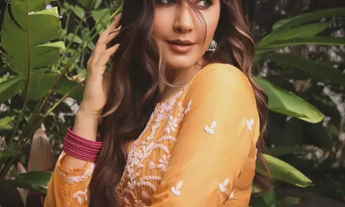 Raashi Khanna’s Dress is Too Gorgeous to Be Missed Raashi Khanna’s Dress is Too Gorgeous to Be Missed