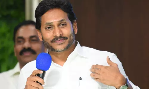 హోదా మీద జగన్ వెనక్కి తగ్గారా...కొత్త డిమాండ్ అదేనా ?