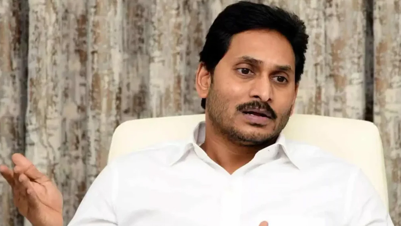 మళ్లీ యలహంకకు వెళ్లిన జగన్.. ఇది ఎన్నోసారో తెలుసా? | Jagan Reddy Skips ...