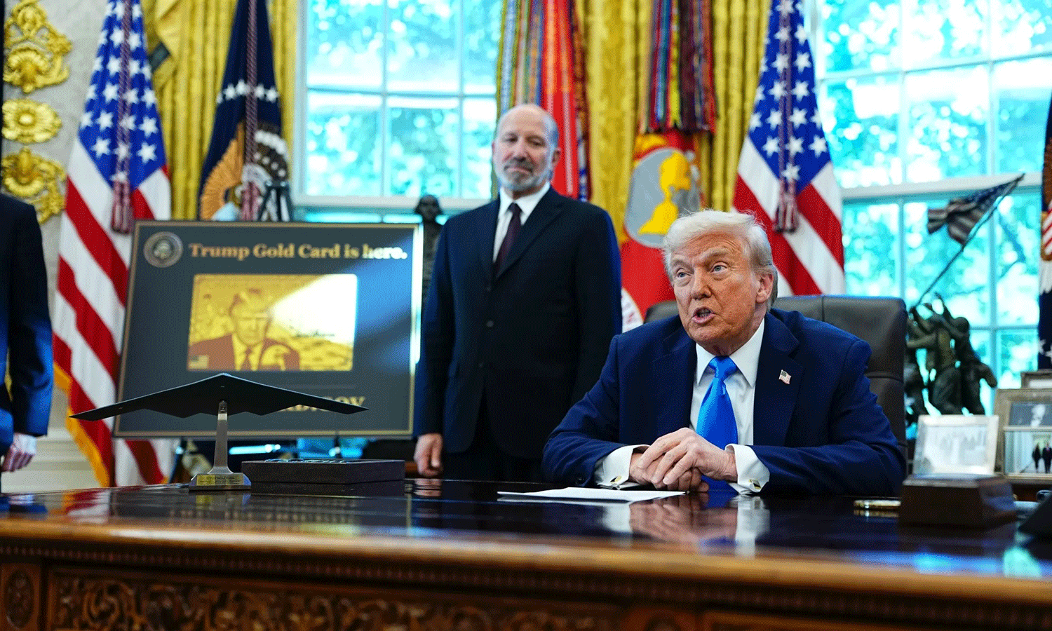 H1B కొత్త వీసాలకు మాత్రమే భారీ ఫీజు.. ట్రంప్ ఎందుకు వెనక్కితగ్గాడు?