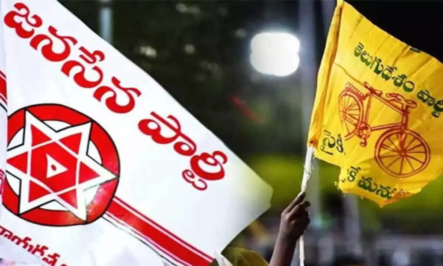 తెలుగు మ‌హిళ వ‌ర్సెస్ వీర మ‌హిళ‌: రోడ్డున ప‌డ్డ లేడీ లీడ‌ర్స్‌