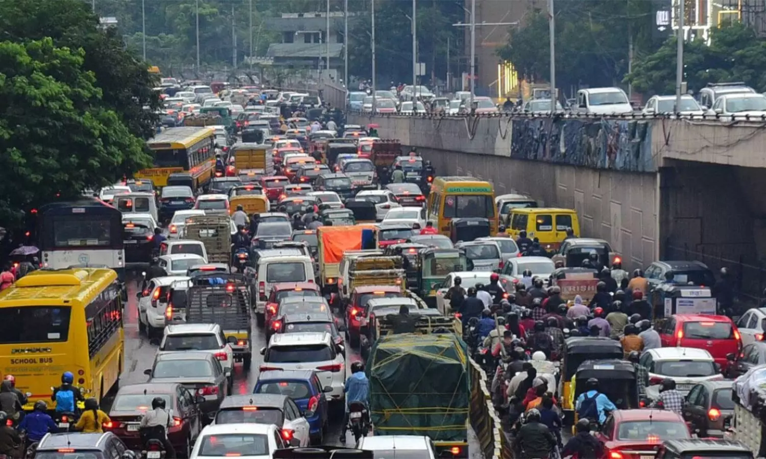 హైదరాబాద్‌ ట్రాఫిక్‌ భయం: ‘బెంగళూరు 2.0’ను తలపిస్తోంది.