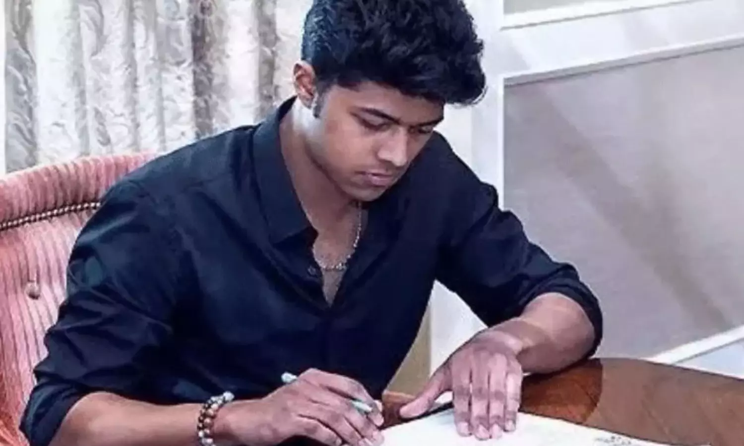 ఏకంగా సూప‌ర్ స్టార్ కే గురి పెట్టిన వార‌సుడు!