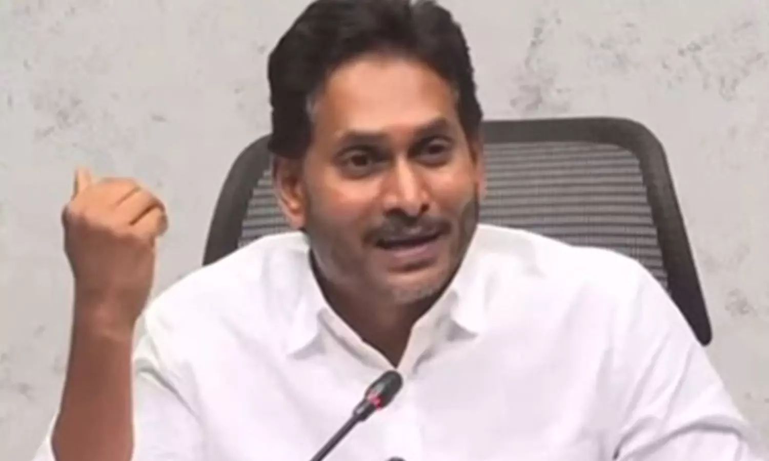 ప్ర‌జాక్షేత్రానికే జ‌గ‌న్ మొగ్గు.. !