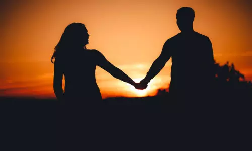 యువజంట సీక్రెట్‌ ప్రేమ‌ గుట్టు ర‌ట్టు!