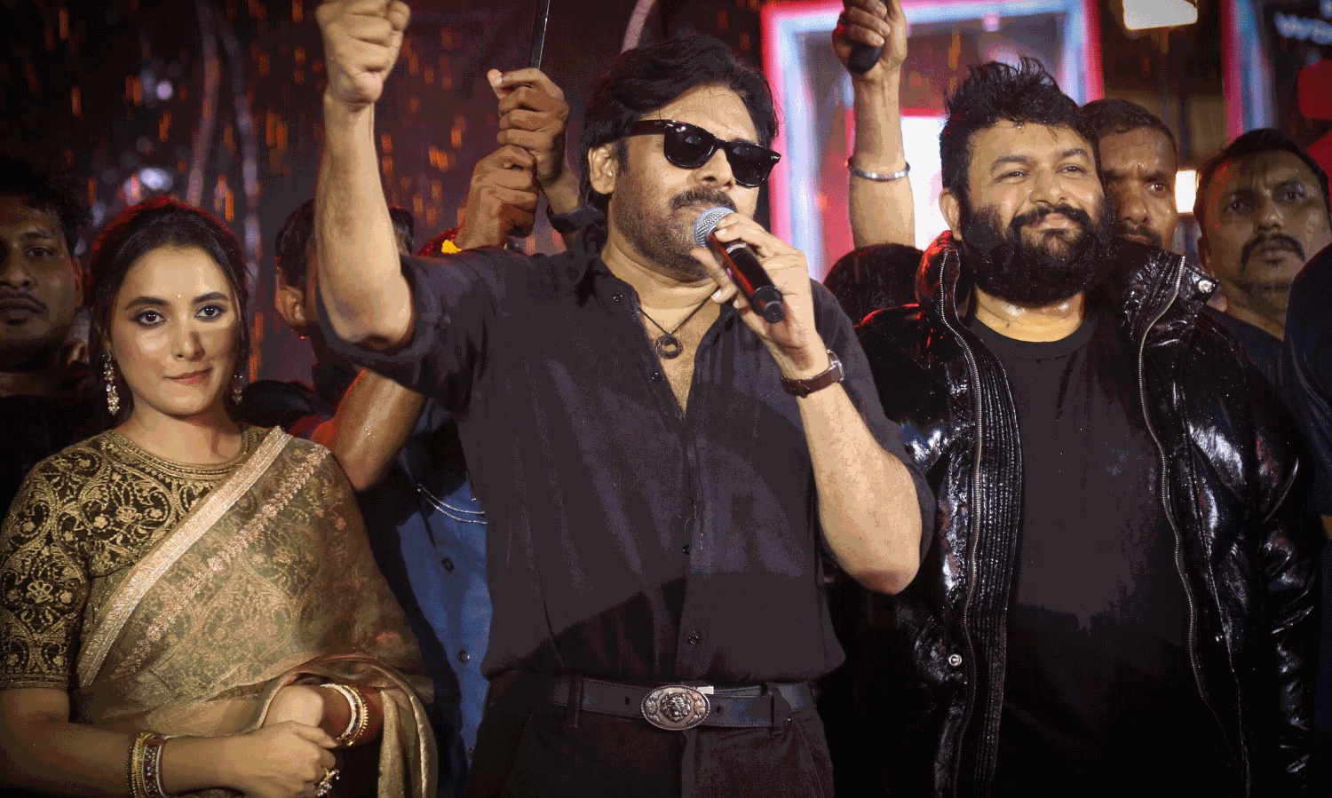 ఓజీ కాన్సెర్ట్‌: వ‌ర్షాన్ని కూడా ప‌ట్టించుకోని ఫ్యాన్స్