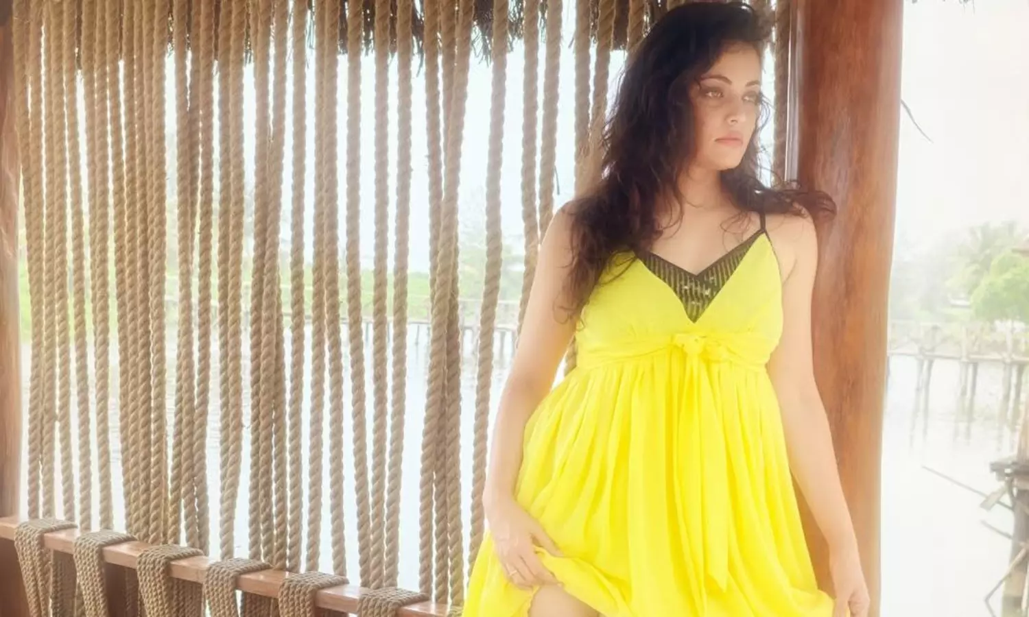 మినీ ఫ్రాక్ లో మనసు దోచుకుంటున్న స్నేహ ఉల్లాల్.. ఫోటోలు వైరల్!