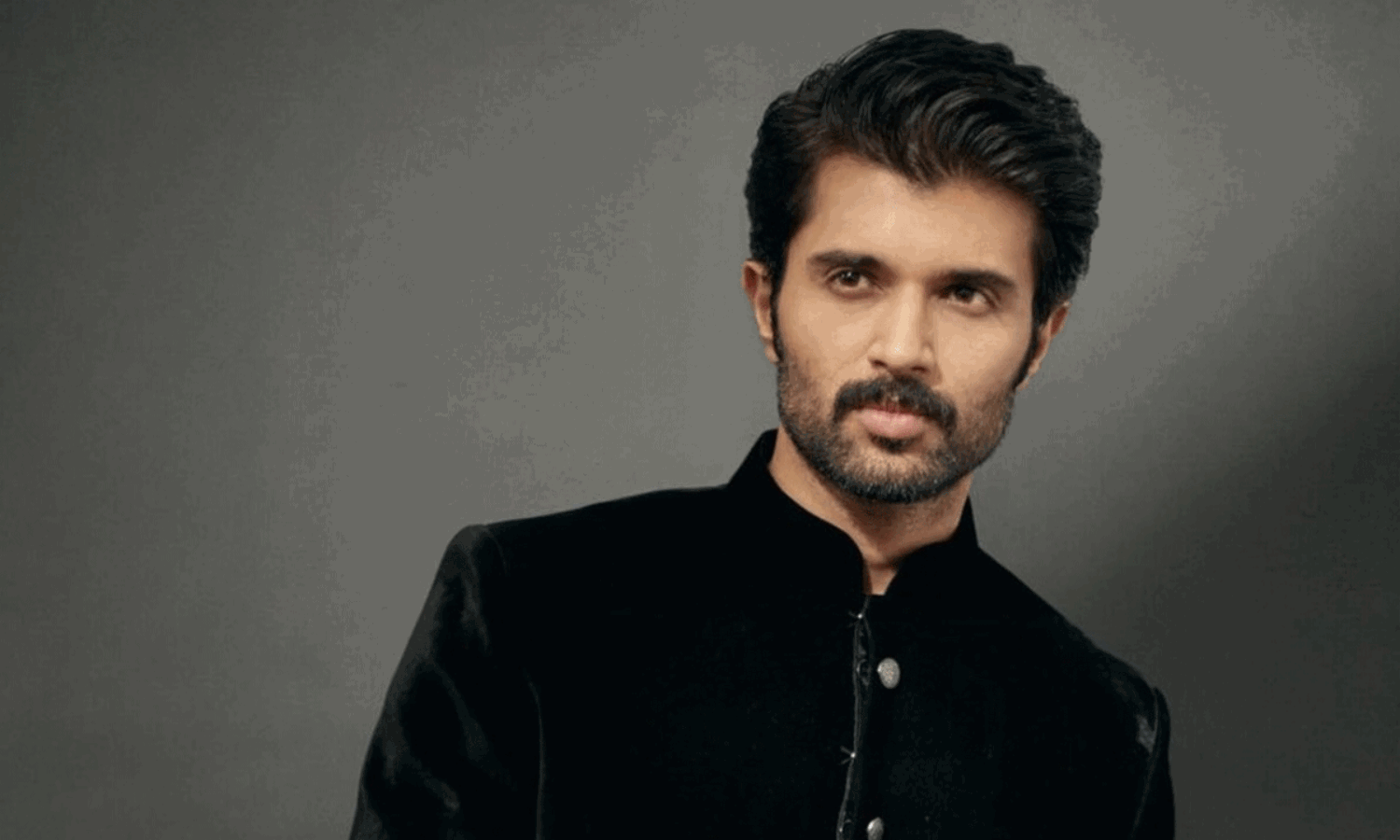 ఆ నటుడైనా విజయ్ ను సేవ్ చేస్తారా?