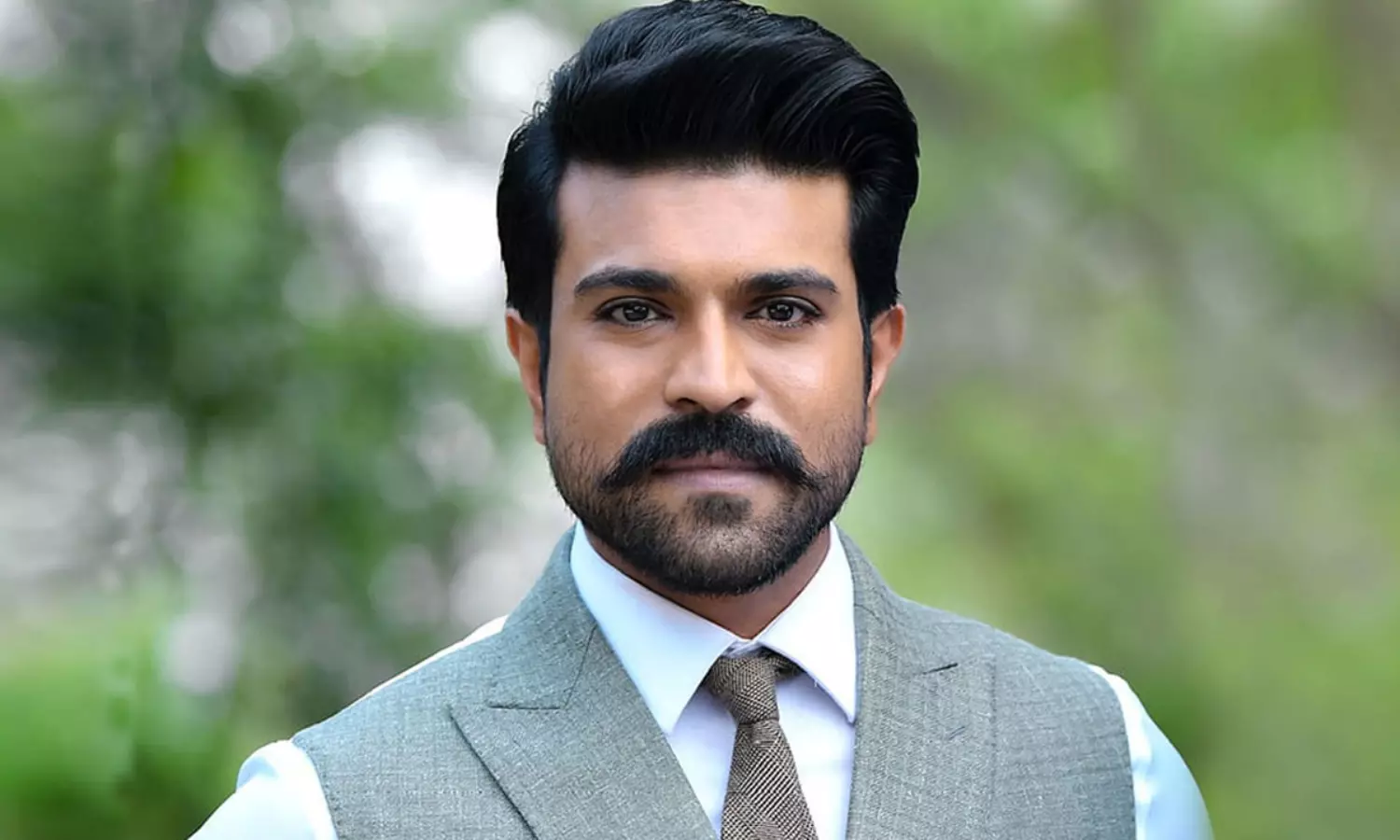 రామ్ చరణ్ కోసం ఆమెను దించుతున్నారా మాస్టర్?