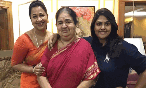 ఇండస్ట్రీలో విషాదం.. సీనియర్ హీరోయిన్ కి మాతృ వియోగం!