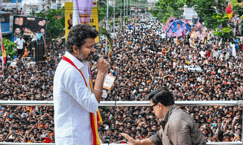 కిర్రాకు పుట్టించేస్తున్న దళపతి విజయ్