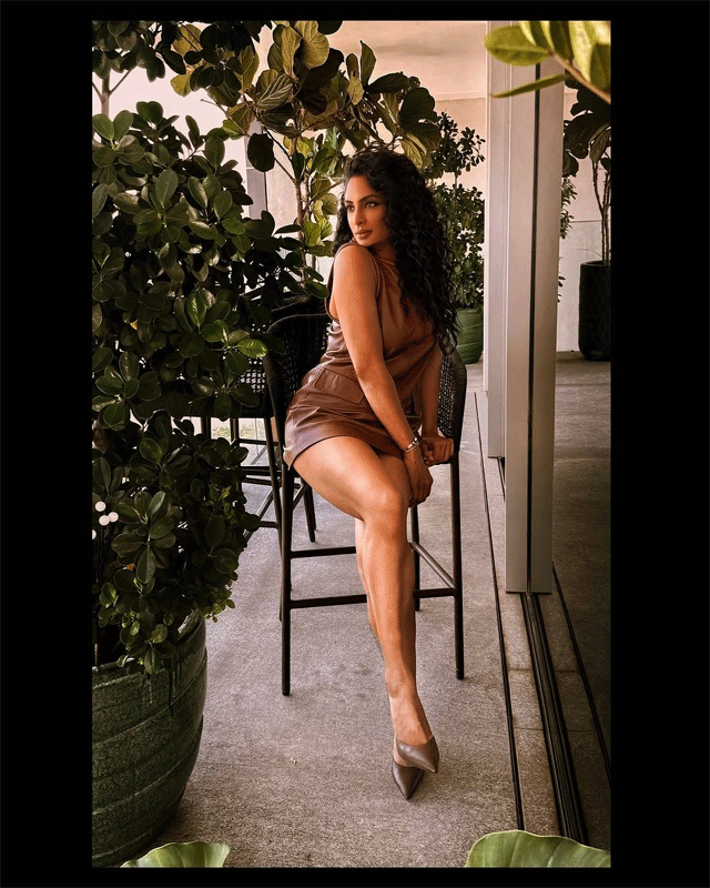 Sriya Reddy Slays Stylish Look in Saree