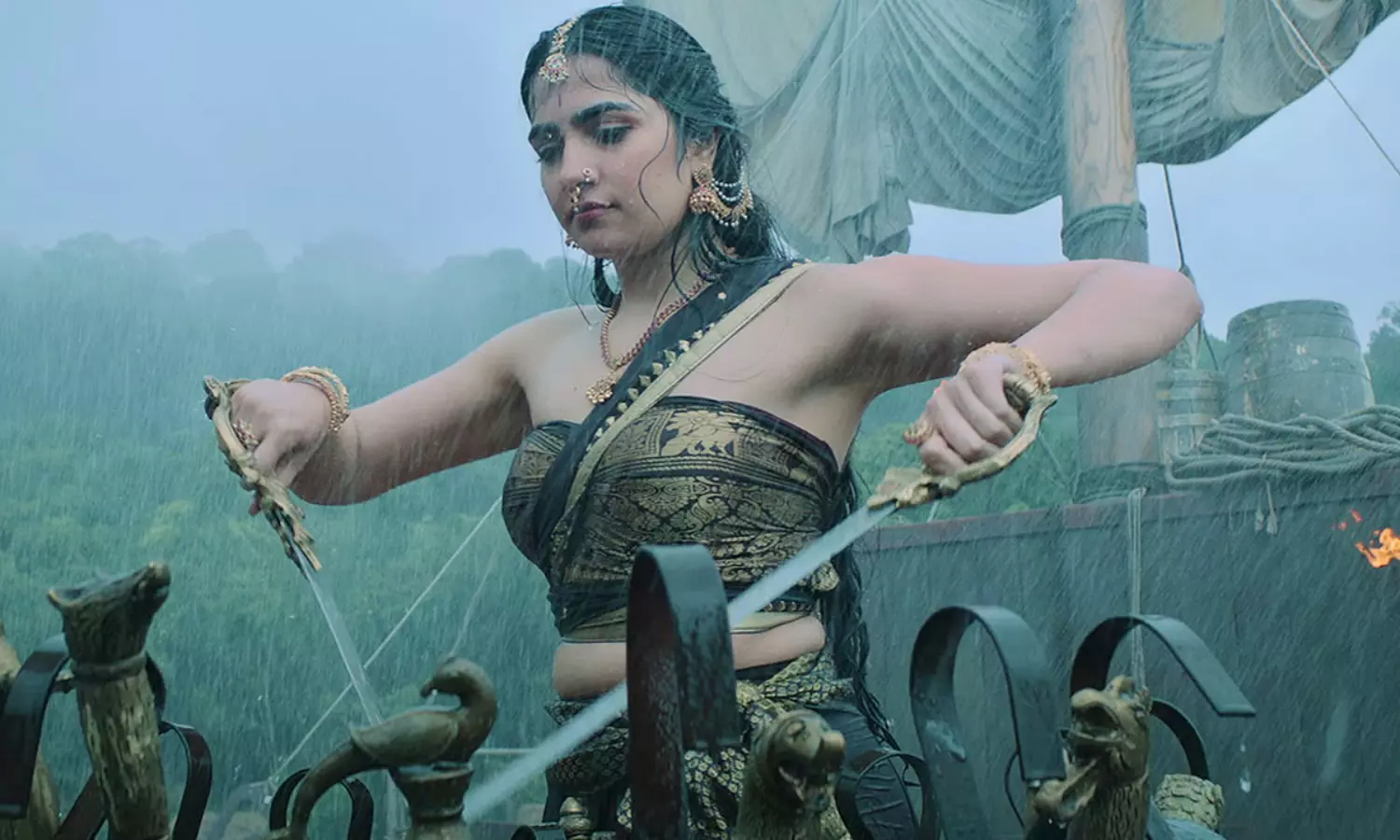 సోషల్ మీడియా షేక్ చేస్తున్న రుక్మిణి..!