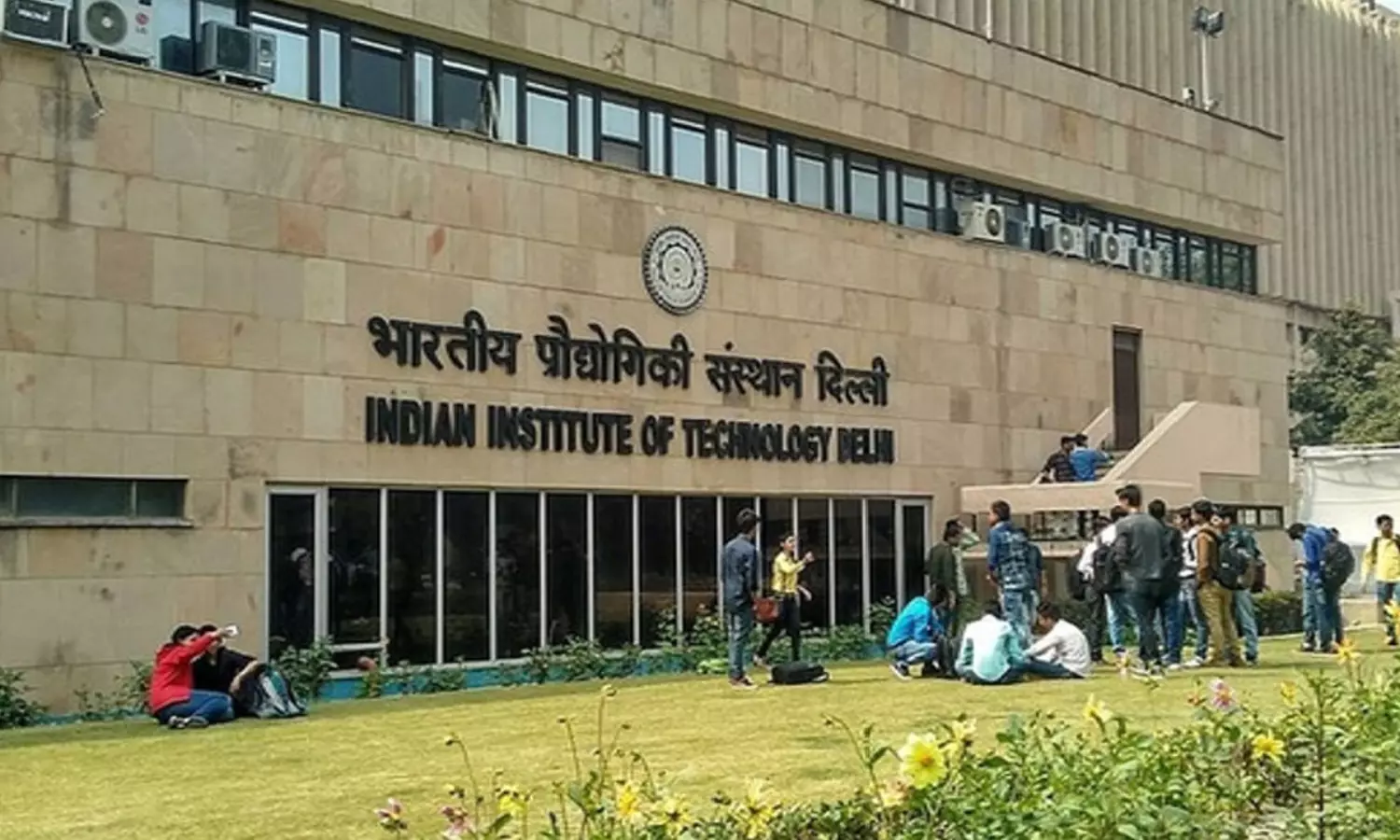 అమెరికా H-1B వీసా ఫీజుల షాక్: భారతీయ విద్యార్థులకు ఐఐటీలే కొత్త ఆశాకిరణం? అమెరికా H-1B వీసా ఫీజుల షాక్: భారతీయ విద్యార్థులకు ఐఐటీలే కొత్త ఆశాకిరణం?